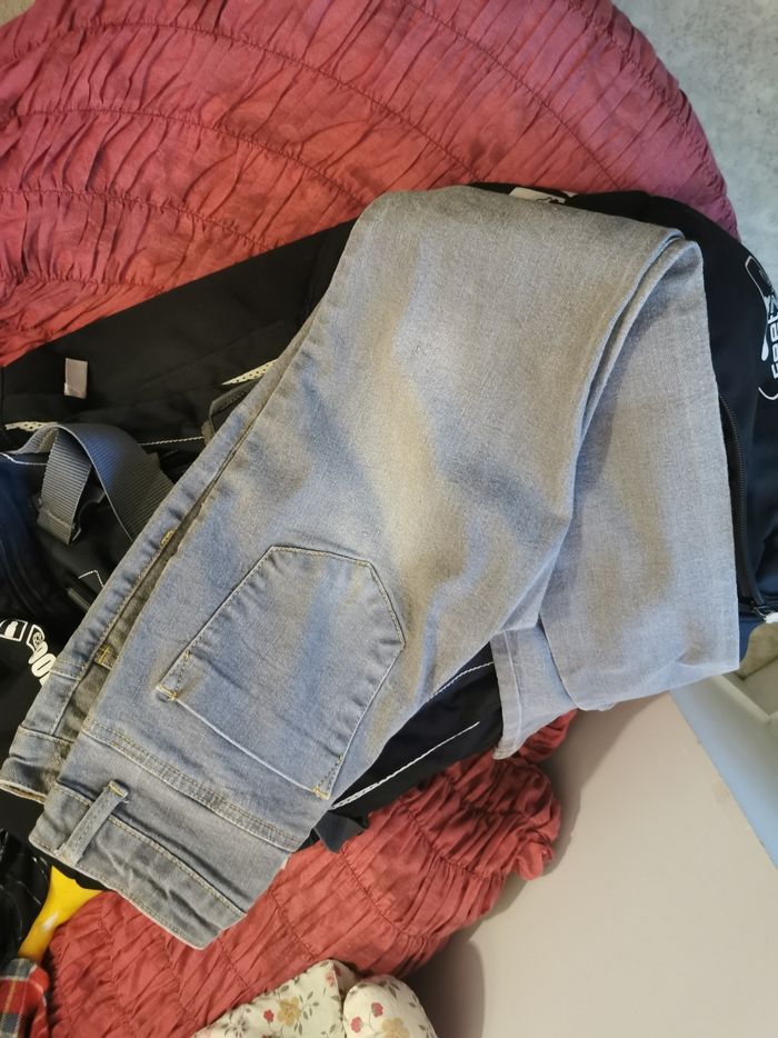 Jean's  neuf, étroit en bas gris - photo numéro 3