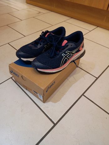 Baskets Asics GT-1000 taille 35,5