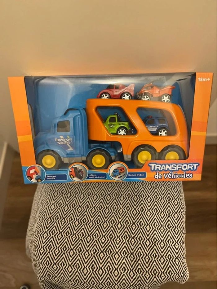 WDK - Coffret  camion convoyeur Transport de véhicules sons et lumières