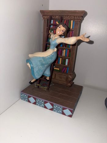 Figurine belle bibliothèque 