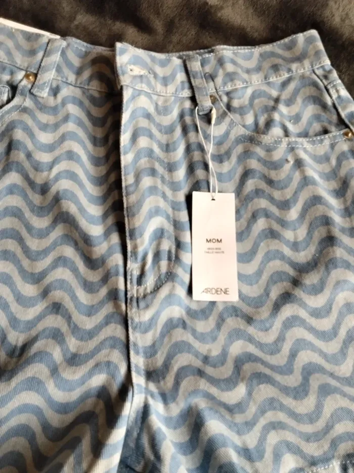 Short jeans femme. Marque Ardene (A193) - photo numéro 2