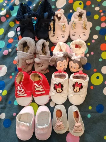 Lots de chaussures/chaussons bébé jusqu'à taille 17