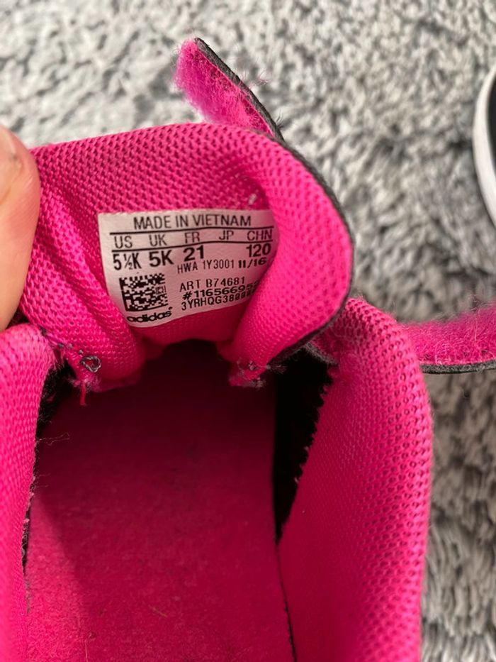 Baskets Adidas fille noires et rose - taille 21 - photo numéro 2