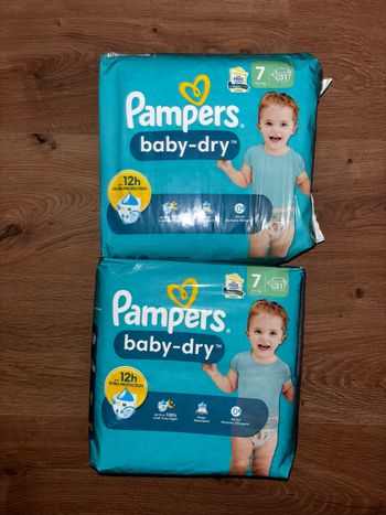 Maxi-Pack De 62 Couches Pampers  Baby-Dry Neuf Dans L’emballage Taille: 7