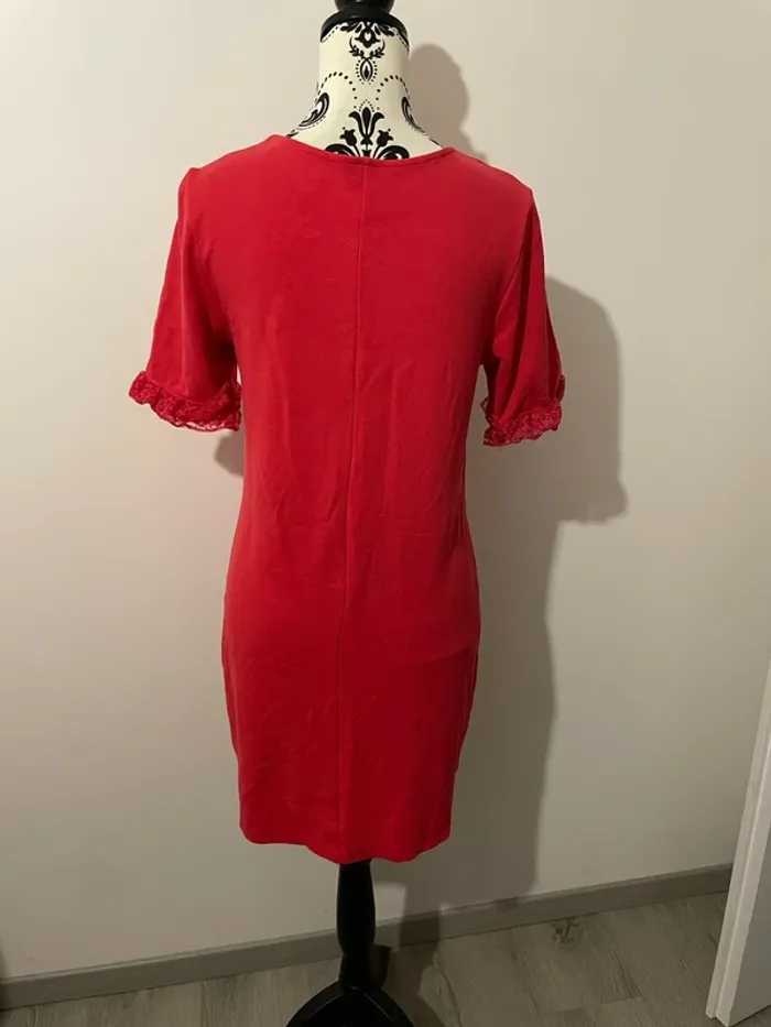 Robe rouge à manches courtes à dentelle col rond longueur genou Asos taille 40 - photo numéro 5