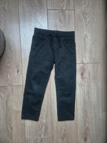 Pantalon doublé la halle noir 6 ans en excellent état