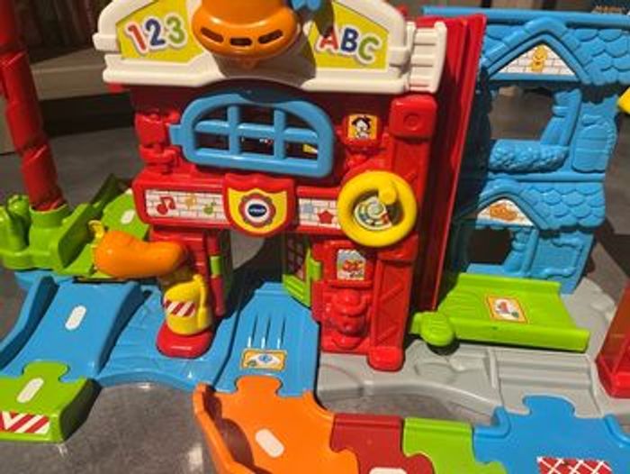 Maxi Caserne tut tut bolides - photo numéro 2