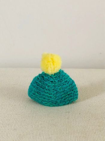 Bonnet tricot poupée barbie