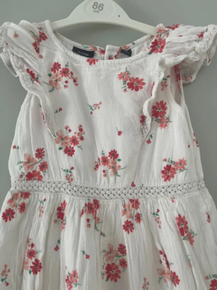 Robe fleurie évasée assez longue taille 3 ans - photo numéro 3