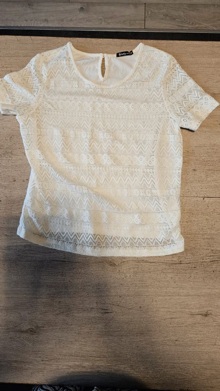 Blouse à manches courtes, blanche en dentelle, Follow me, taille M, neuf - photo numéro 3