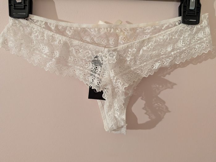 Joli string Etam blanc neuf - photo numéro 2