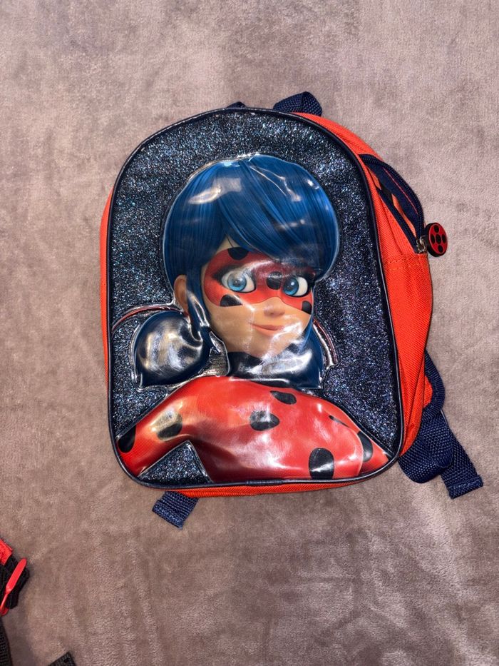 Lot de deux sacs à dos Miraculous en bon état - photo numéro 3