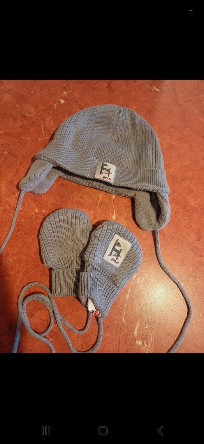 Ensemble bonnet / moufles taille 6 mois