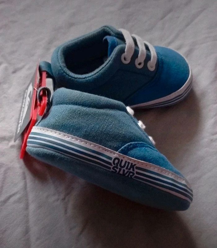 Baskets chaussons Quiksilver neuves 6/12 mois - photo numéro 2