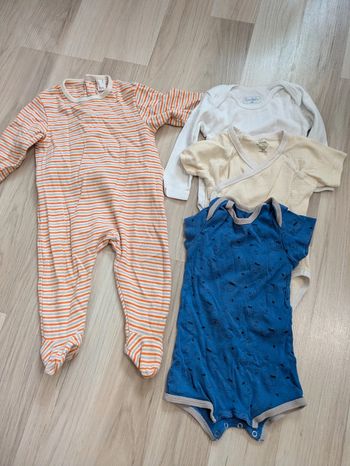 Lot de 3 bodys + pyjama garçon 9 mois