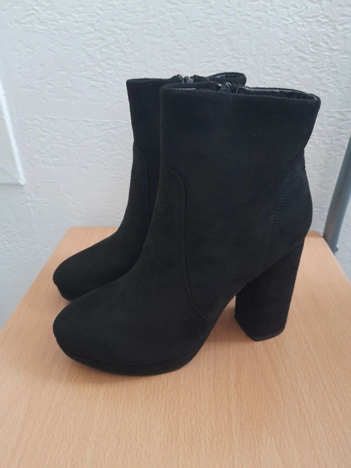 Belle paire de bottines à talons - photo numéro 6