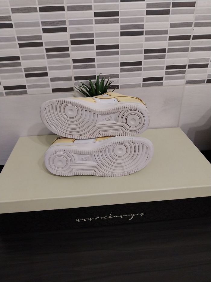 Baskets AIR force taille 37.5 - photo numéro 7