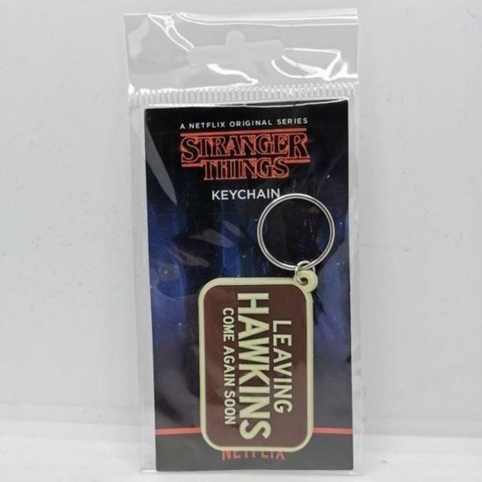 STRANGER THINGS - Porte-clés en caoutchouc - Leaving Hawkins - photo numéro 1