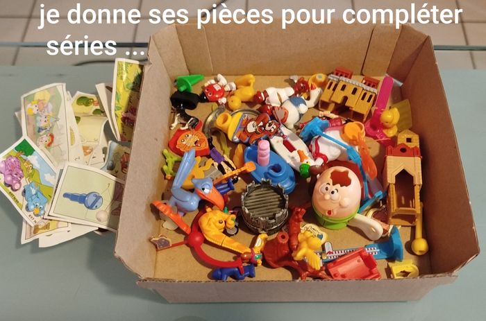 Gros lot de + 300 figurines et accessoires KINDER (années 90) - photo numéro 7