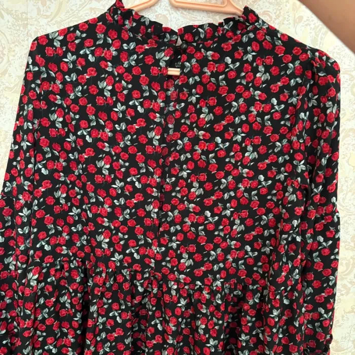 Robe Shein fleurie • noir & rouge • 36 🌿 - photo numéro 2