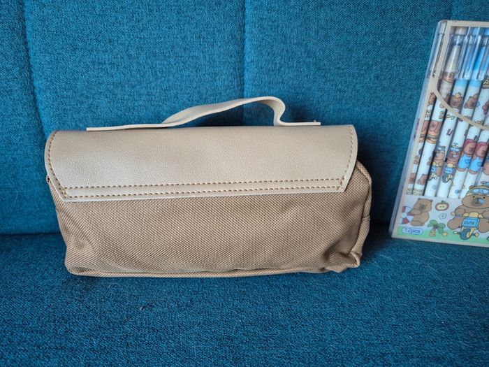 Lot Capibara – Trousse Pinch It! + Stylos Effaçables ! - photo numéro 3