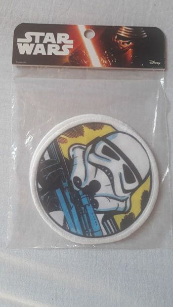 2 Badges Star Wars - Stormtrooper et Yoda