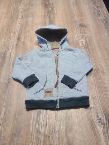 Veste moltoné à l'intérieur.
