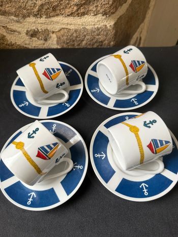Magnifique lot de 4 tasses et 4 sous tasses à café Silea