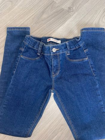 Jeans Lévis fille 10 ans  neuf 