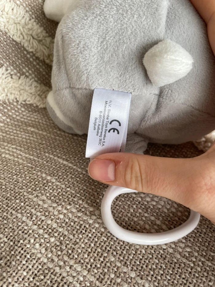 Peluche doudou musical 22cm simba toys lapin blanc et gris étoile très bon état - photo numéro 4