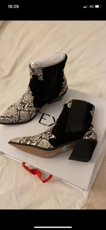 Bottines texto neuves taille 37