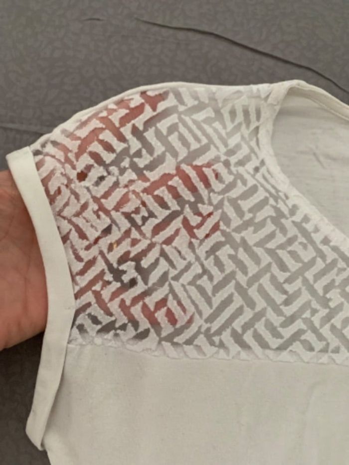 Tee-shirt blanc cache-cache