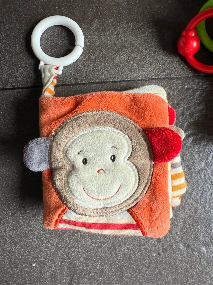 Lot de jouets bébé - photo numéro 2