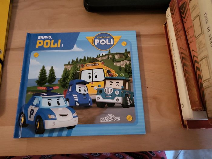 Livre robocar Poli
