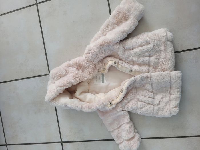 Manteau polaire pilou pilou à capuche Primark taille 09/12mois