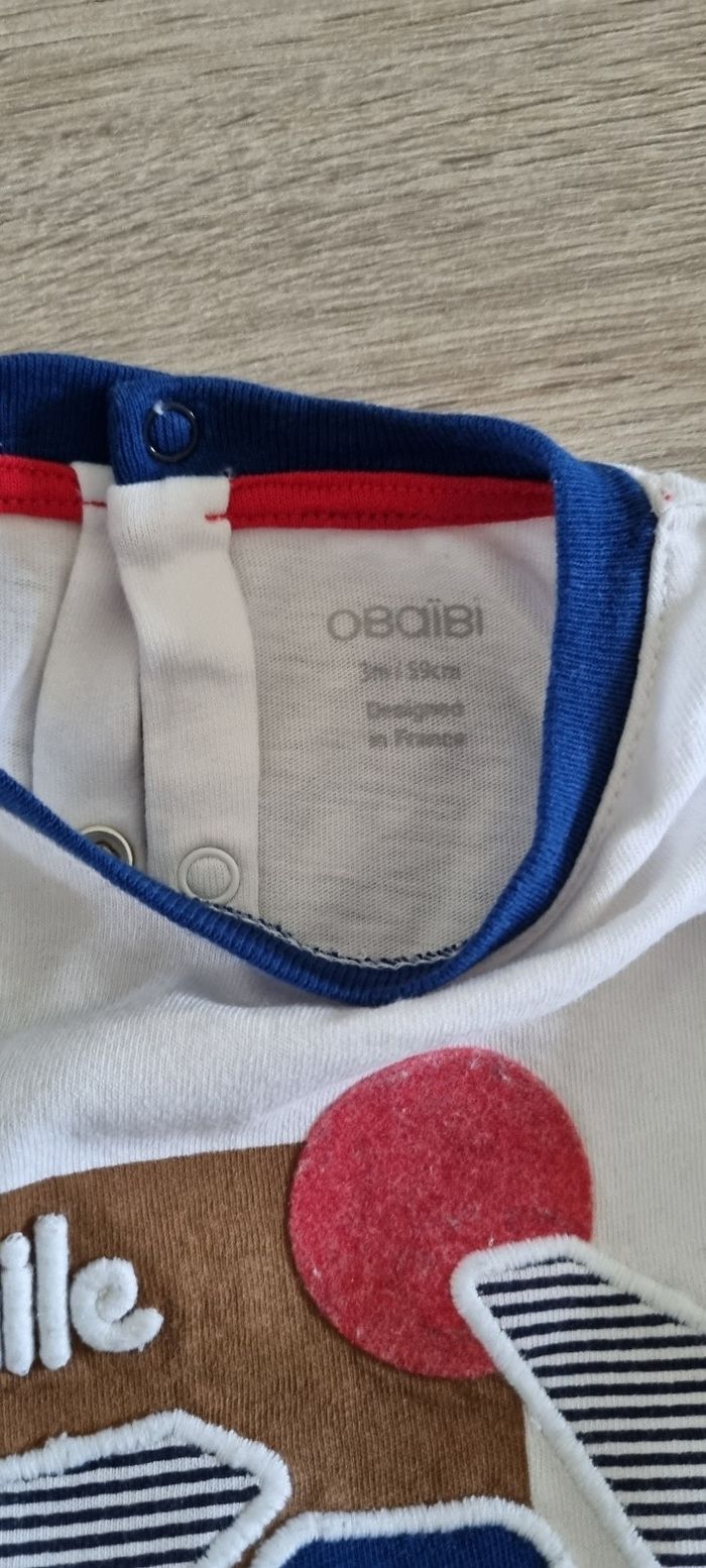 T shirt neuf - photo numéro 2