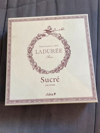 Magnifique coffret Ladurée neuf