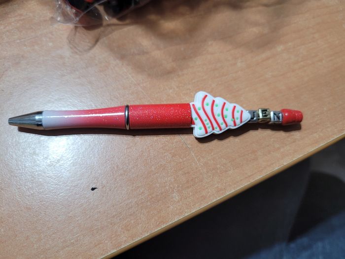 Mes Création attache tétine porte clé attache téléphone  et stylo personnalisés - photo numéro 5