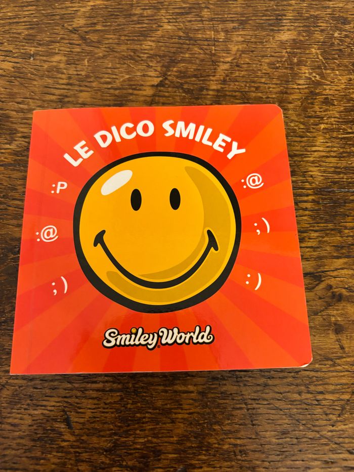 lot « Emoji - Smiley » : boîte métallique, livre et bougies - photo numéro 6