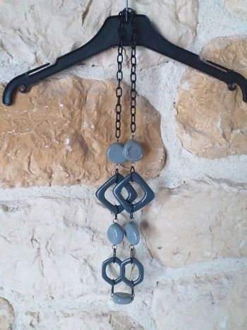 Collier bleu