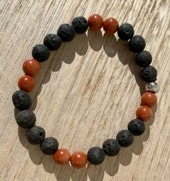 Bracelet goldstone et pierres de lave noires