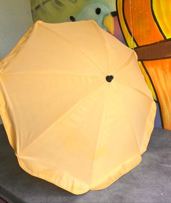 Ombrelle universelle  Tissu un peu décolorée