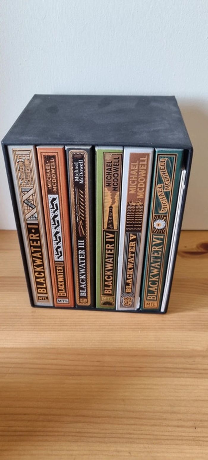 Coffret blackwater + cartes et marque page - photo numéro 3