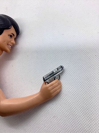 Accessoire poupée mannequin compatible Barbie Ken revolver argenté agent secret espion police