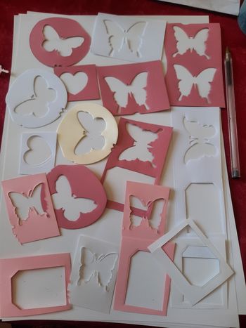 Lot divers pochoirs papier papillions A6