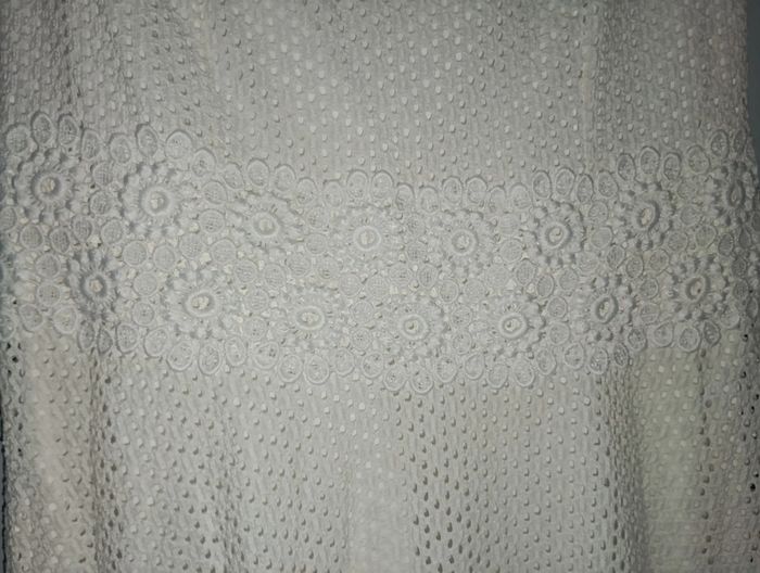 Jolie robe blanche doublée avec broderie marque bréal taille 40 - photo numéro 6