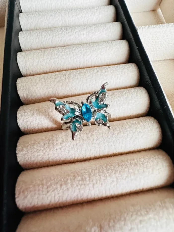 Bague papillon en argent fait main – taille ajustable, pierres bleues éclatantes - photo numéro 2