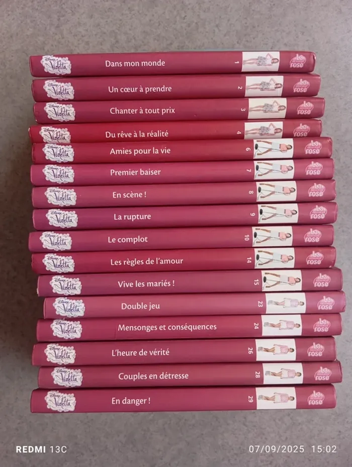 Lot de 16 livres violetta Disney - photo numéro 2
