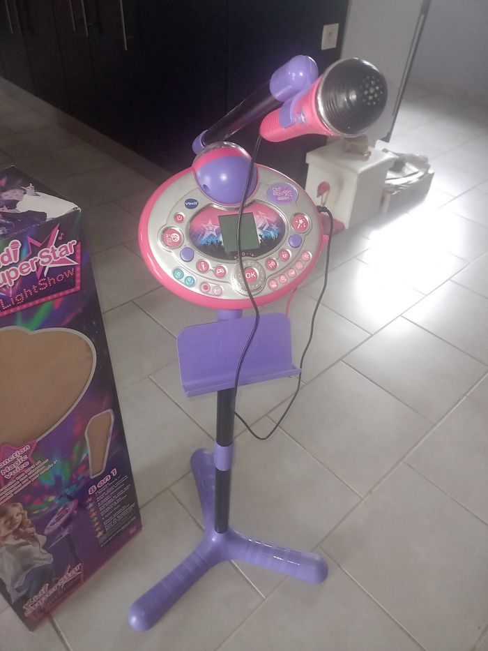 Micro Kidi superstar