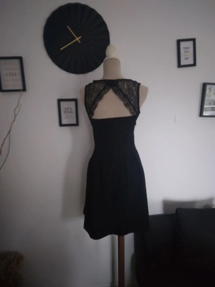 🍁A 4€ uniquement ce week-end 🍁 🌸Robe noir avec dentelle dans le dos🌸 - photo numéro 9